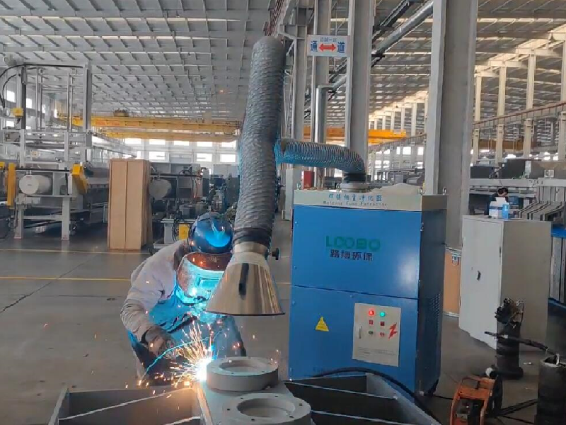 焊點(diǎn)在哪，凈化到哪”——移動(dòng)式焊煙凈化器的的實(shí)戰(zhàn)優(yōu)勢(shì)